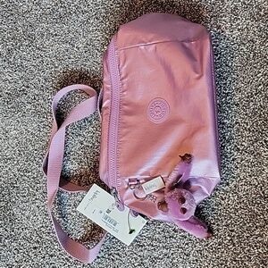 Kipling Graham Lunch Bag Graham in Metallic Berry, new